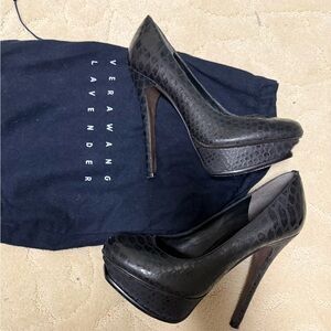 VERA WANG LAVENDER Vina Black Anaconda Embossed
Platform Pumps 6M